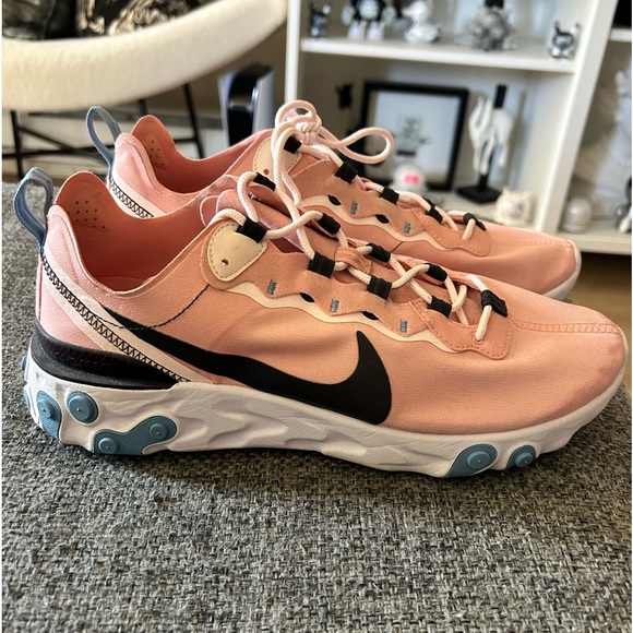 🎀GUC Baby Pink + Blue Nike React Sneakers🎀 - Picture 2 of 5